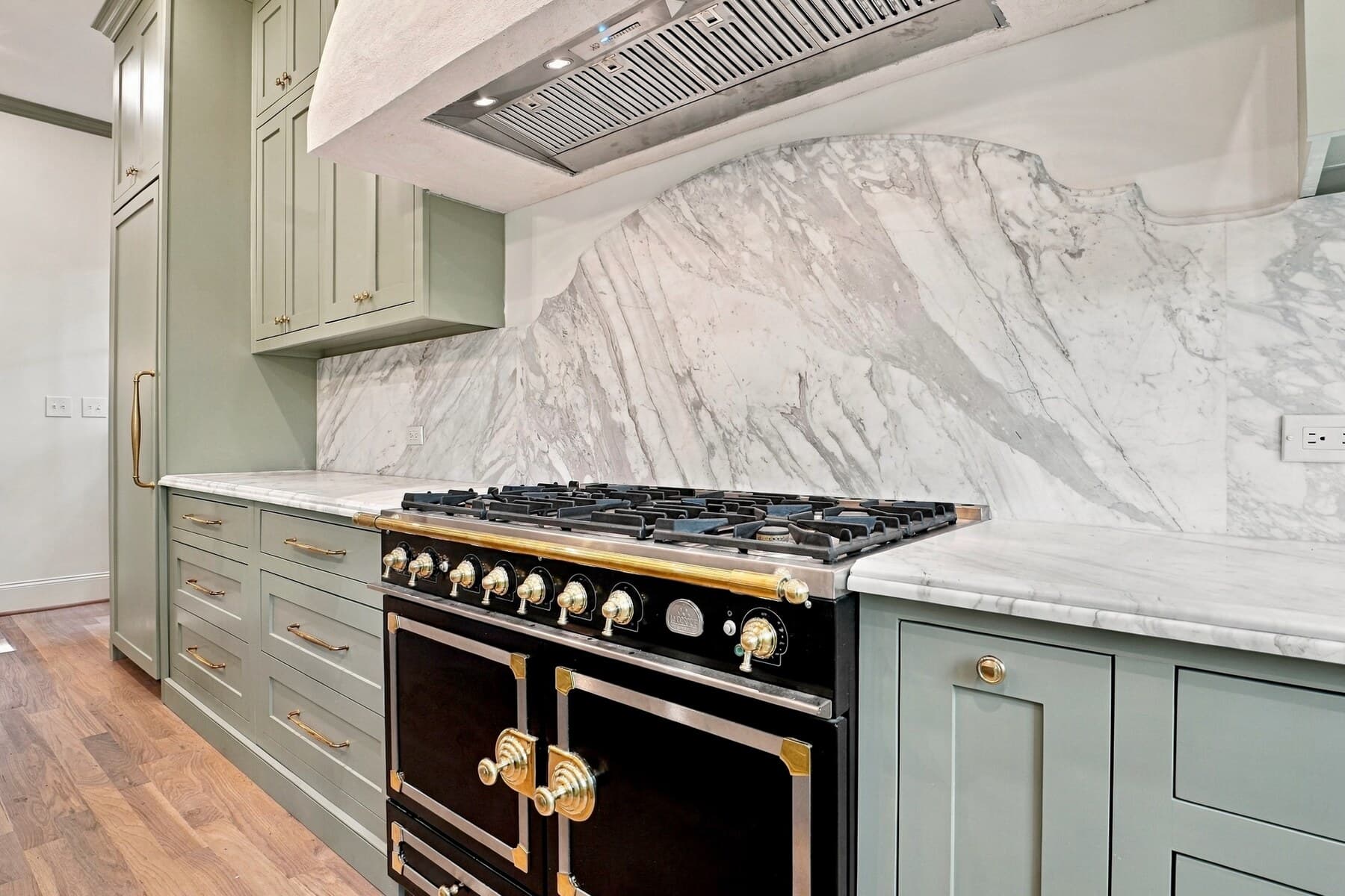 Finished kitchen range and marble backsplash at Mt Royal